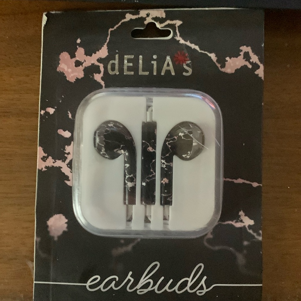 dELiA*s earbuds with Mic & Volume Control New In Box